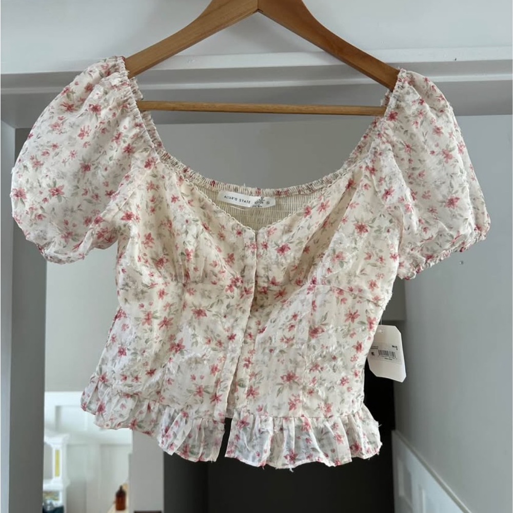 New Altard State Puff Sleeve
Crop Top Shirt